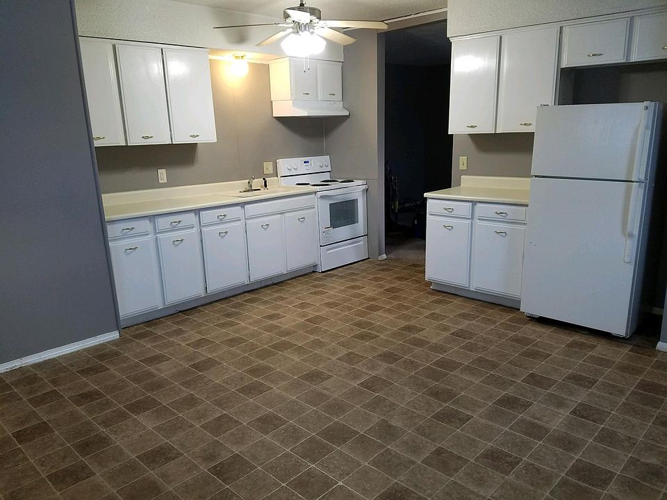 Fresh paint throughout the whole apartment! 