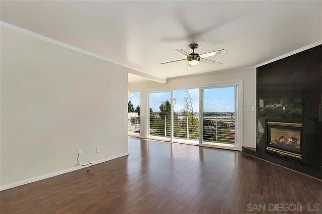 1821 Linwood St — Photo 6
