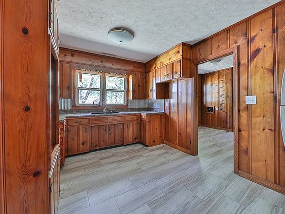 3rd image of 1153 Highland Ave