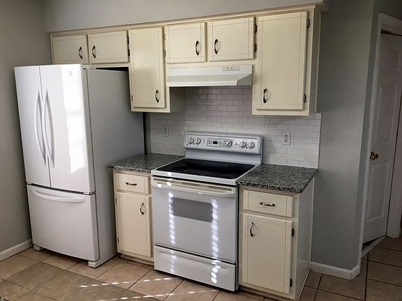 4th image of 4136 Mission Trace Blvd