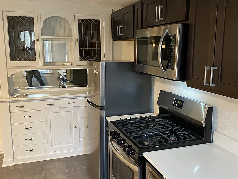 1604 N Franklin Pl — Photo 3