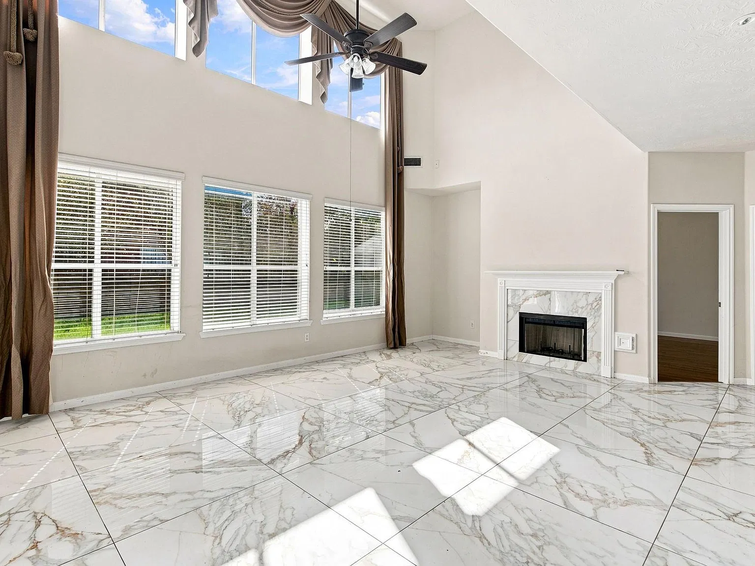 4 bed, 2.5 bath, 3186 sqft, $2,850 — Photo 2