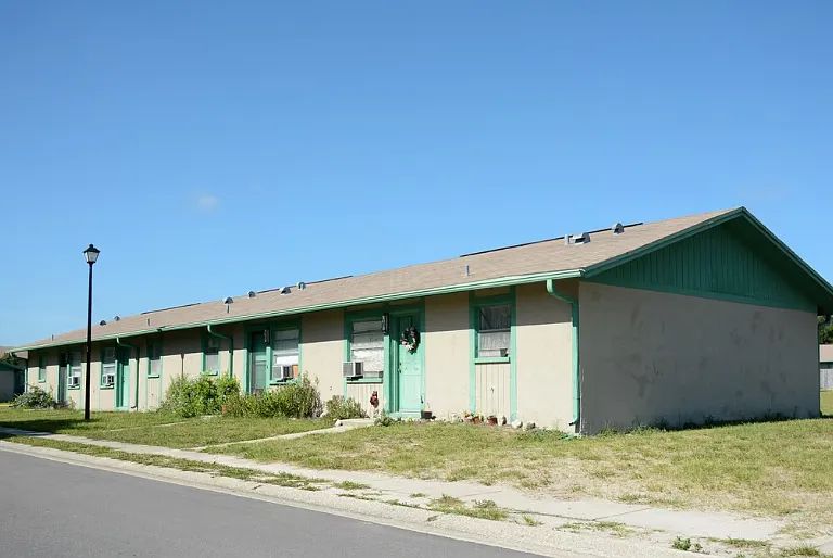 15909 Hobart Ln #B — Photo 2