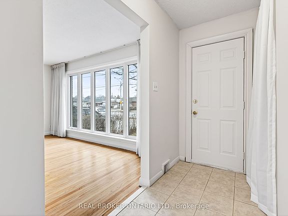 3rd image of 141 Ellesmere Rd