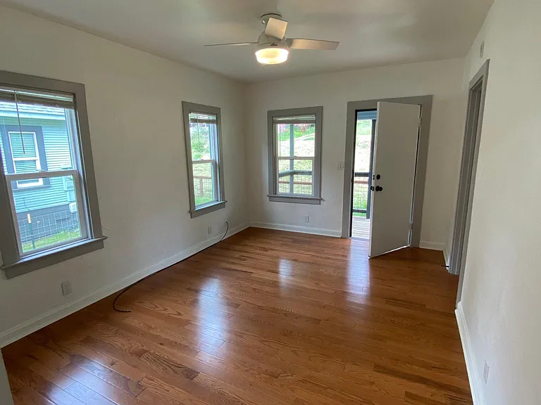 511 Mill St — Photo 2