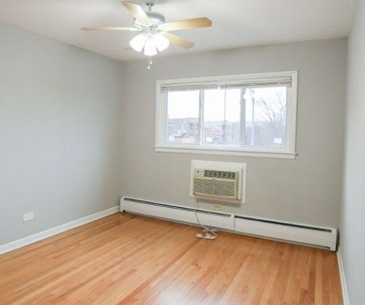 5th image of 2525 W Montrose Ave #3B