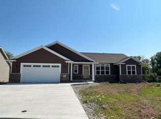 2145 Grassy Meadow Ln, Menasha, WI 54952