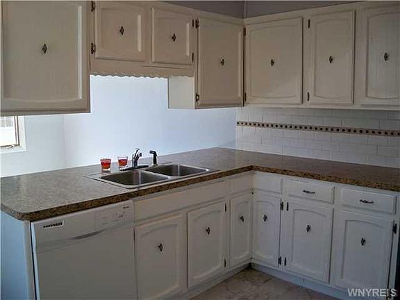 2nd image of 136 Iroquois Ave