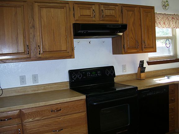 4th image of 1210 Thistle Dr