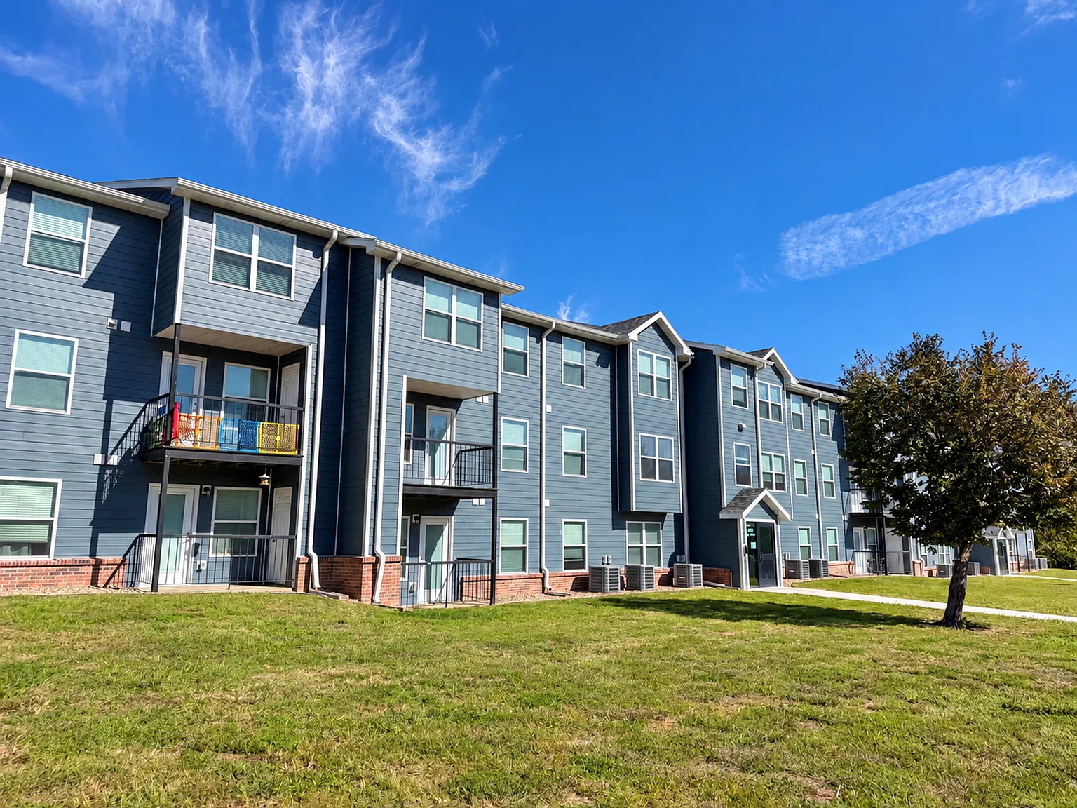 Cottonwood Creek Apartments — Photo 1