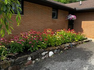 13846 Mayfield Rd, Chardon, OH 44024