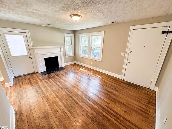5th image of 29 Skyland Dr