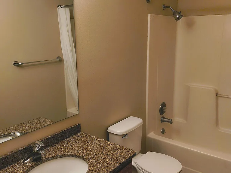 2515 N Main St — Photo 9