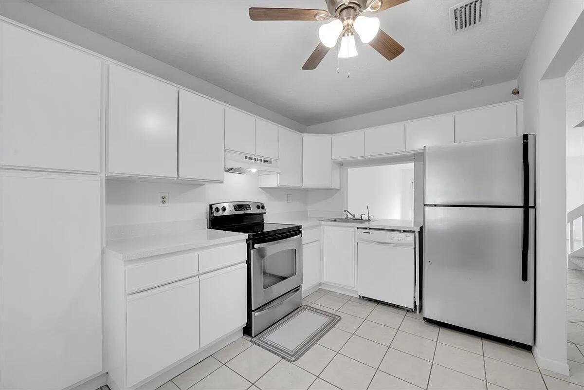 Building Photo - 4718 NW 82nd Ave #1706