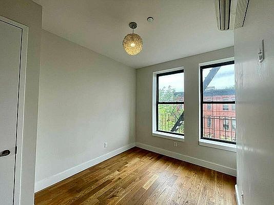 1st image of 412 Gates Ave #4T
