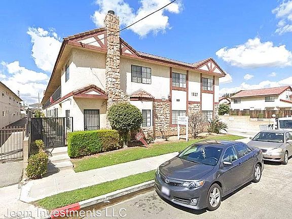 2nd image of 1527 Palm Ave #Q