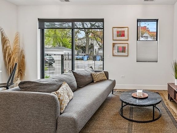3rd image of 1847 N Humboldt Blvd #103