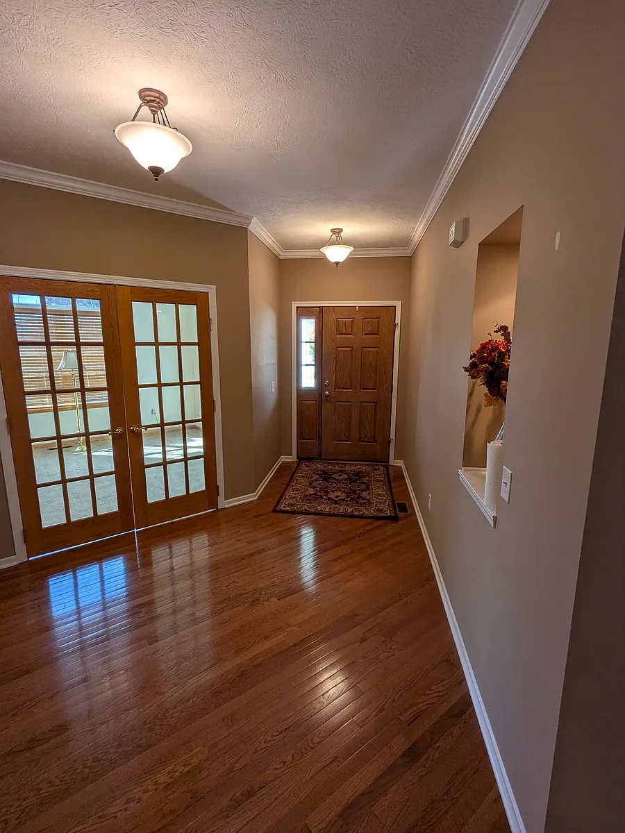 Foyer with hardwood floors, lighted wall niche, and entry to the office. - 2945 Chalford Cir NW