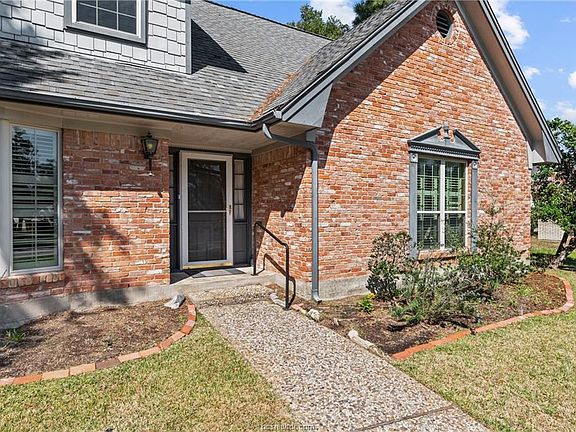 3rd image of 1101 Pershing Dr