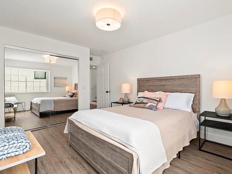 709 W Balboa Blvd — Photo 39