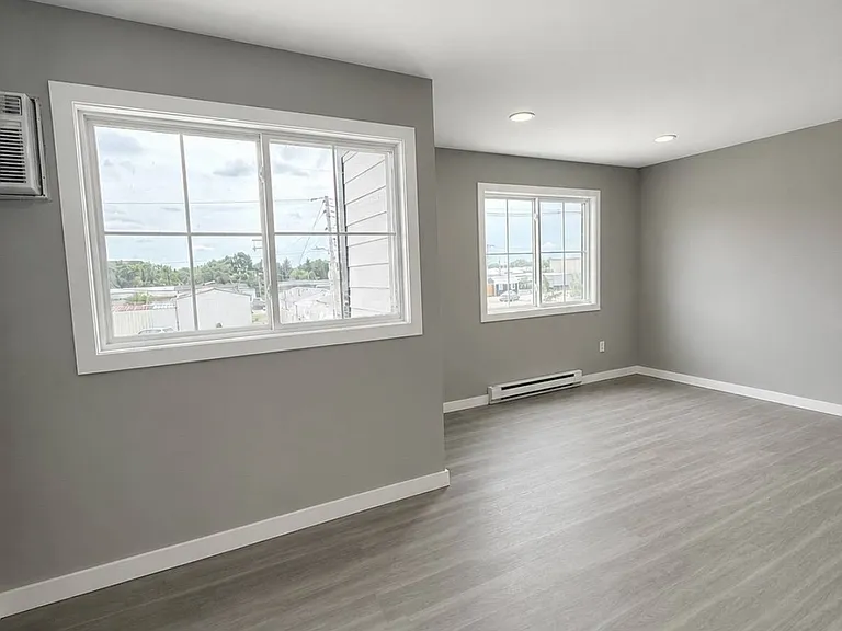 601 Crescent Dr — Photo 4