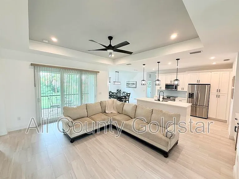 6049 Higgins Ln — Photo 1