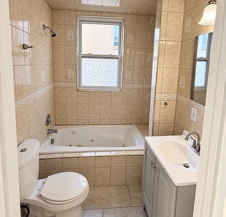 3rd image of 1070 Julia St