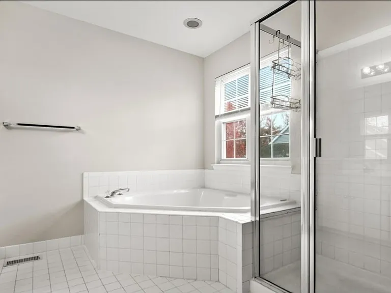 771 Chanticleer — Photo 12