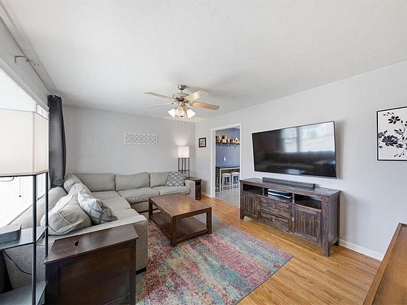 3rd image of 6517 Melrose Ln