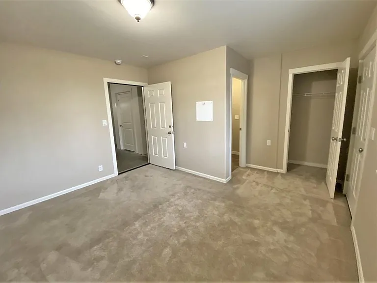 601 SE 128th Ave — Photo 10