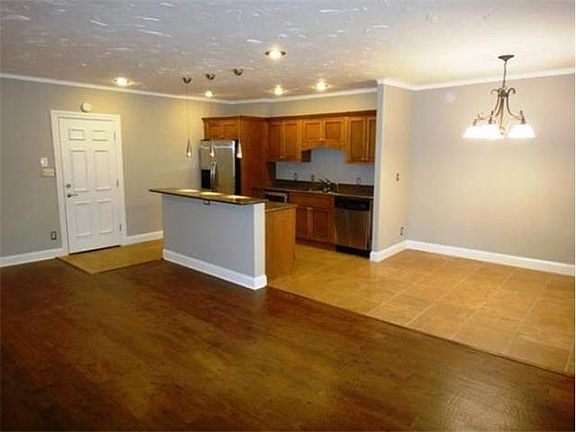5th image of 229 Ward Pkwy APT 102A