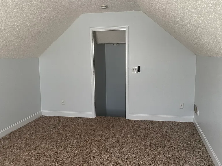 1054 Blakewood Ct — Photo 31