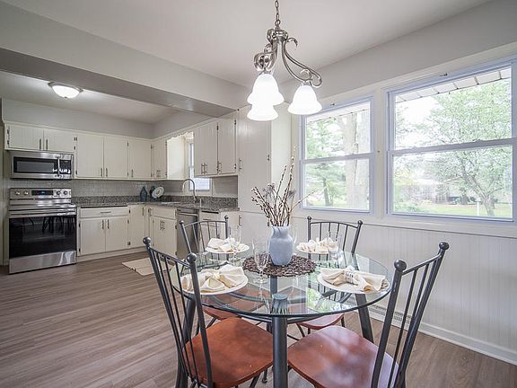 3rd image of 4811 Lois Ln