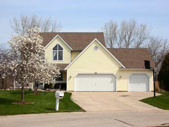 N75W23168 N Ridgeview Cir, Sussex, WI 53089