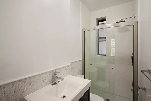 Rented by CORE | media 8