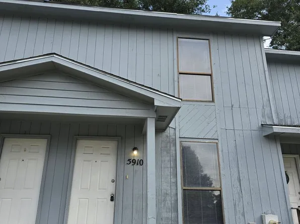 5910 Aftonshire St, Fayetteville, NC 28304