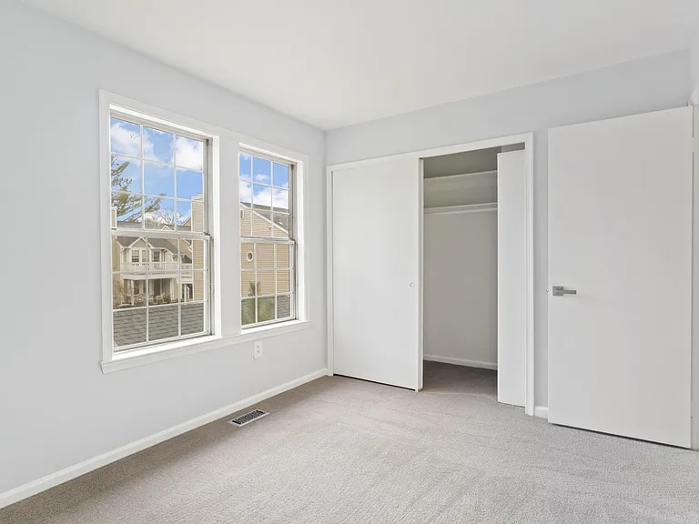 2403 S Walter Reed Dr — Photo 15