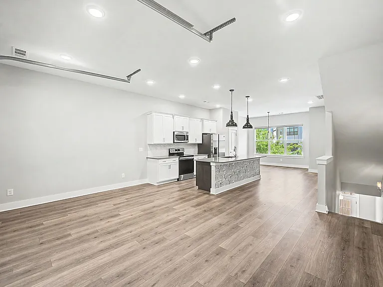 221 Stonecrest Cir — Photo 14