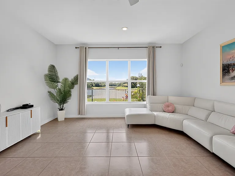 143 Isle Verde Way — Photo 2