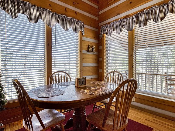 20th image of 2752 Blue Springs Way