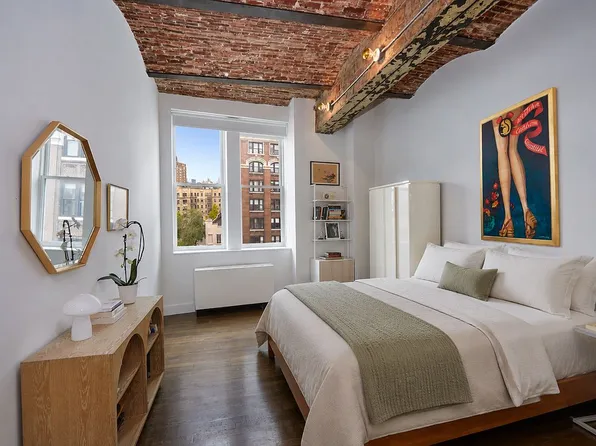 9 Barrow St APT 6H, New York, NY 10014