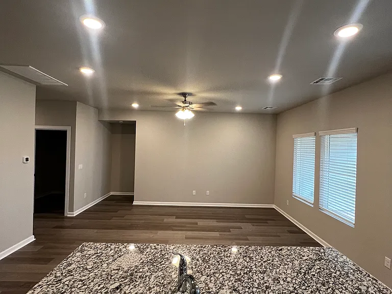 10521 SW 41st St — Photo 3