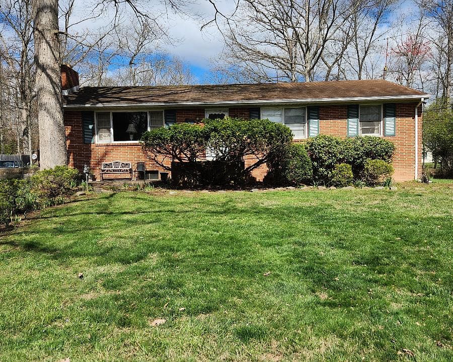 2nd image of 40 Cedar Dr