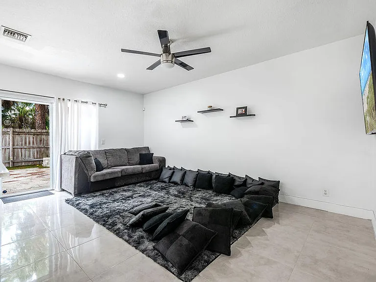 160 Baldwin Blvd — Photo 11