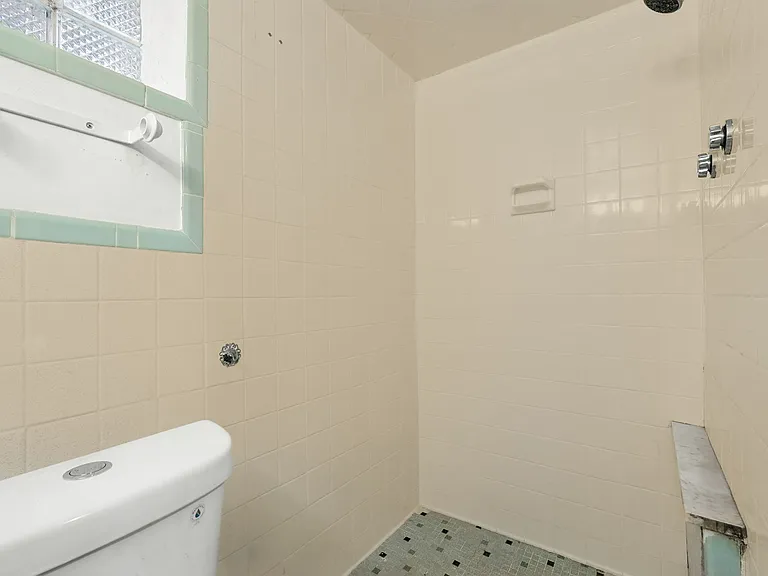 3229 Beacon Hill Ave — Photo 20