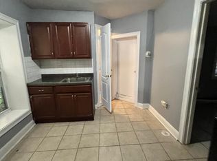 131 W 54th St #B, Bayonne, NJ 07002