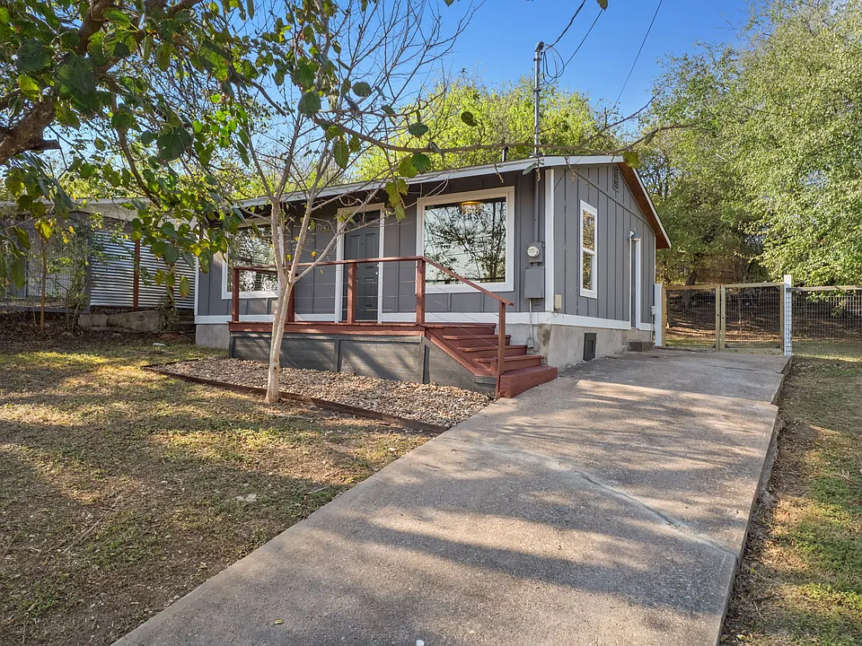 1600 N Redondo Dr