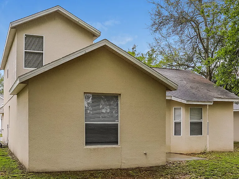 233 Bluff Pass Dr — Photo 17