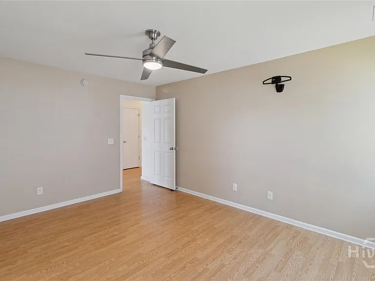 72 Lake Shore Blvd — Photo 15
