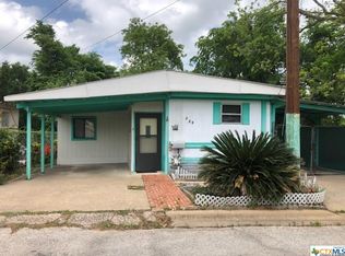 725 E Lamar St, Luling, TX 78648